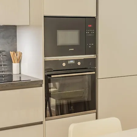 2br-private Parking-balcony-prague Center-sleeps 6 Apartmán