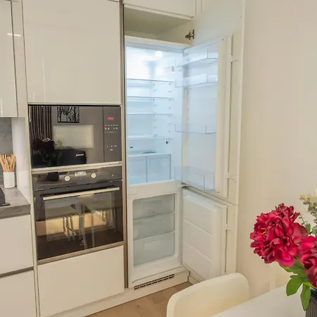 2br-private Parking-balcony-prague Center-sleeps 6