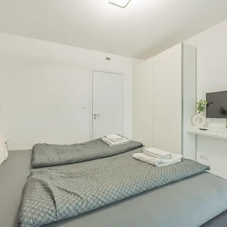 2br-private Parking-balcony-prague Center-sleeps 6 * Πράγα