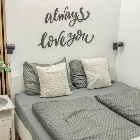 2br-private Parking-balcony-prague Center-sleeps 6 Apartmán *
