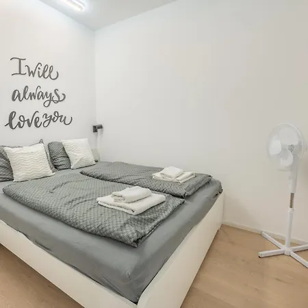 2br-private Parking-balcony-prague Center-sleeps 6 * Πράγα