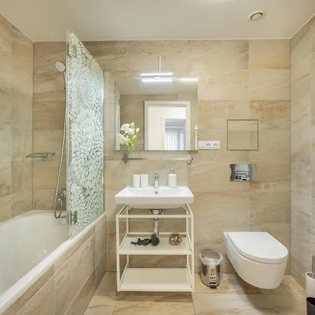 2br-private Parking-balcony-prague Center-sleeps 6 *