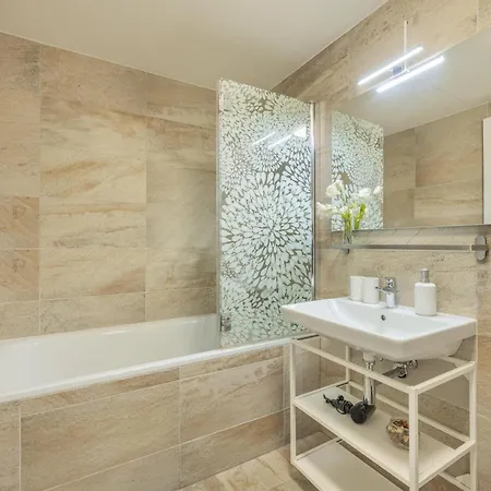 2br-private Parking-balcony-prague Center-sleeps 6 Praha