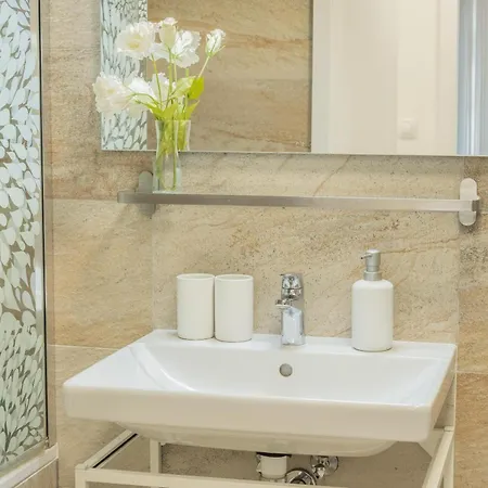 2br-private Parking-balcony-prague Center-sleeps 6 Apartmán
