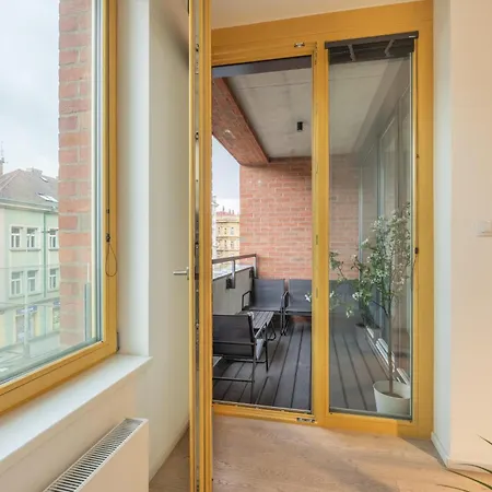 2br-private Parking-balcony-prague Center-sleeps 6 Apartmán *